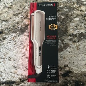 Remington shine therapy straightener. Argan oil and Keratin infused.